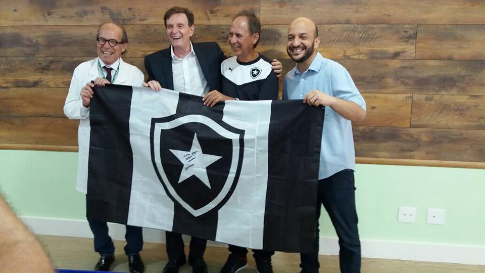 Site Caravana Alvinegra destaca visita de Marcelo Crivella ao ex-jogador Mendonça